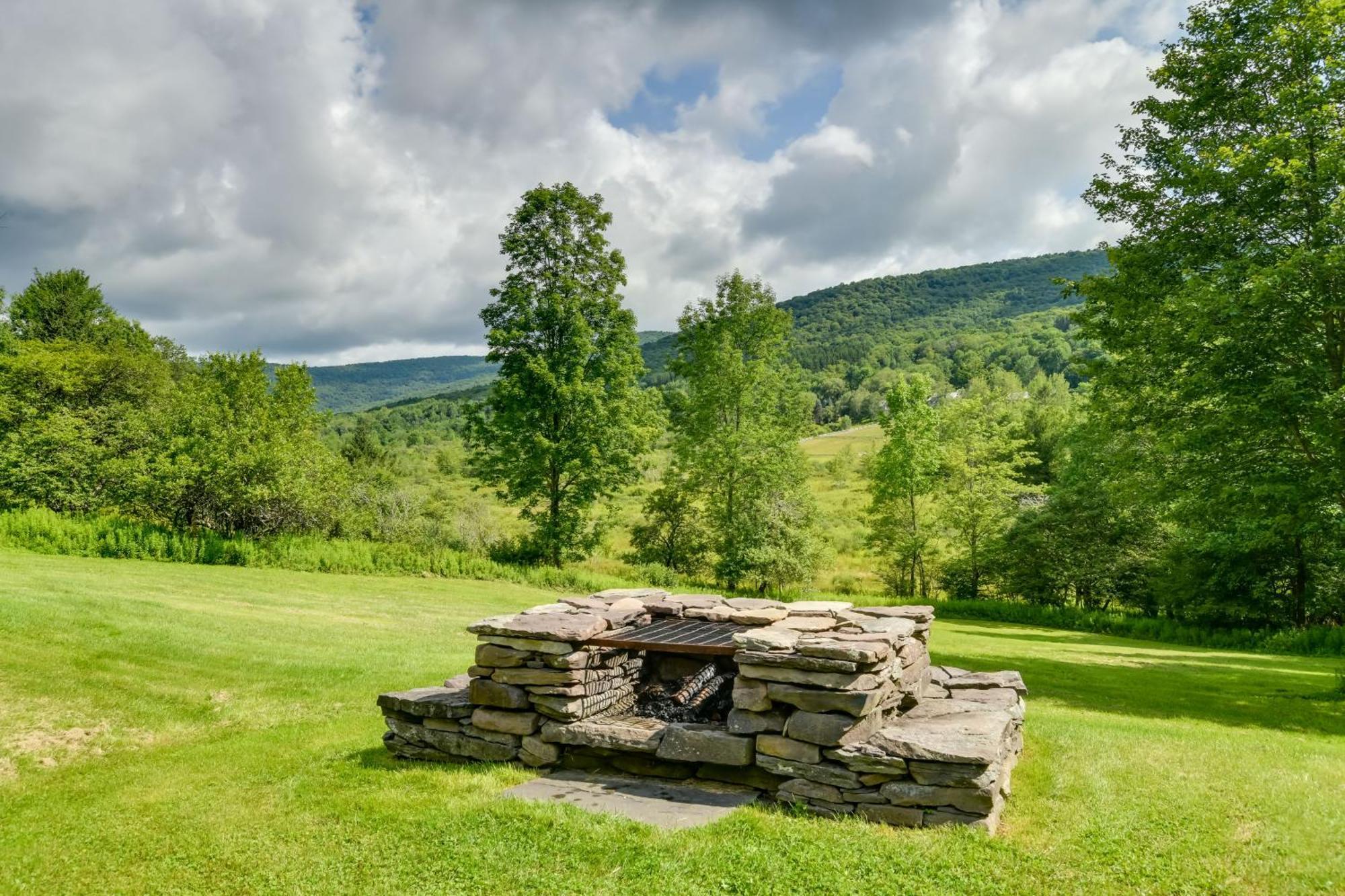 Quiet Catskills Getaway With Deck And Mtn Views New Kingston Exterior photo
