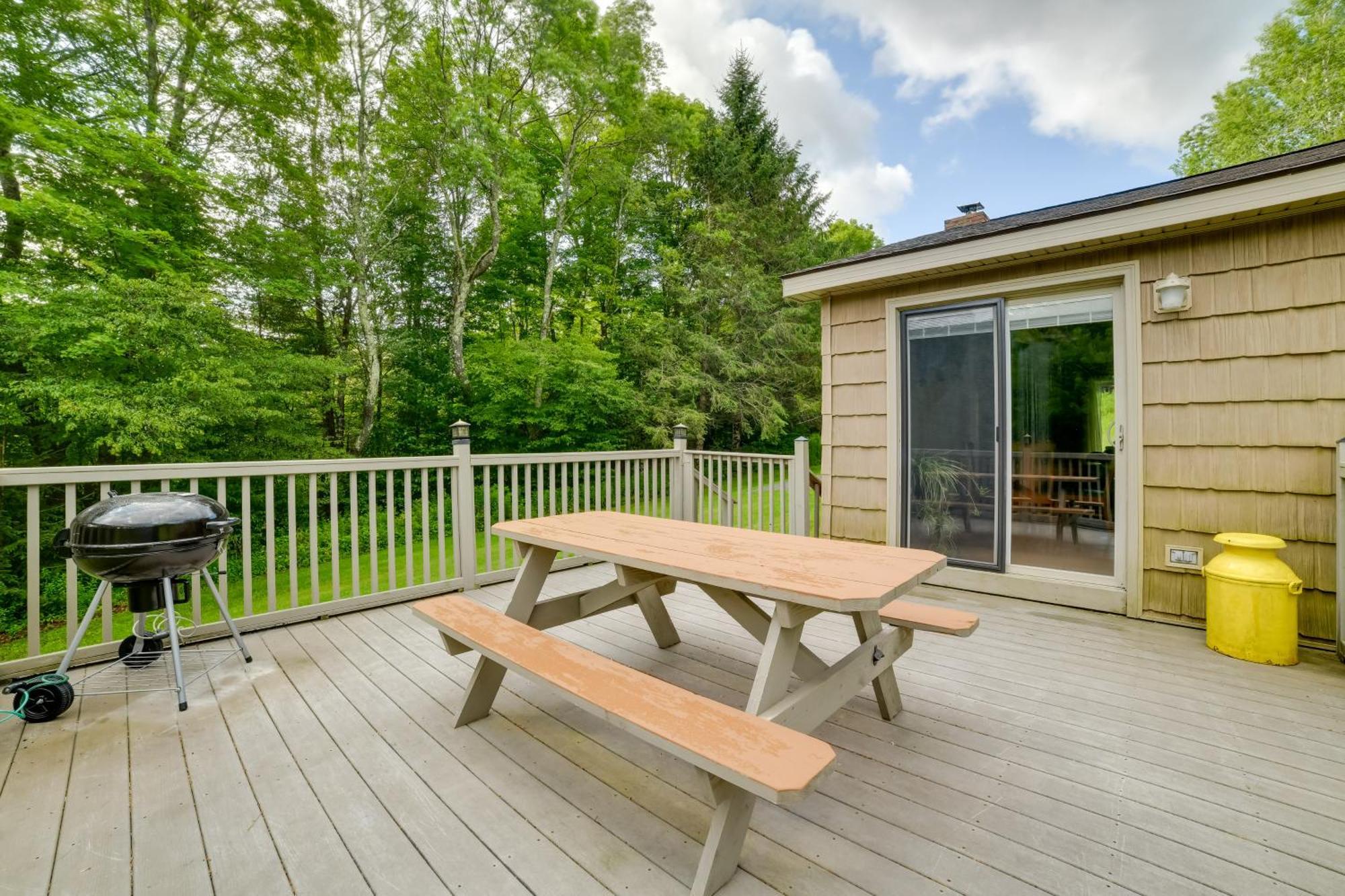 Quiet Catskills Getaway With Deck And Mtn Views New Kingston Exterior photo